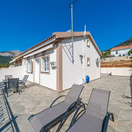 Seaside Euphoria 2 -brand New Vila
